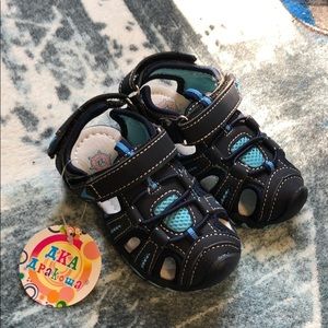 Size 5 (22) AKA Apakowa NEW Sandals